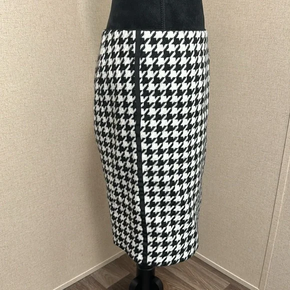 White HouseBlack Market skirt - Picture 2 of 4